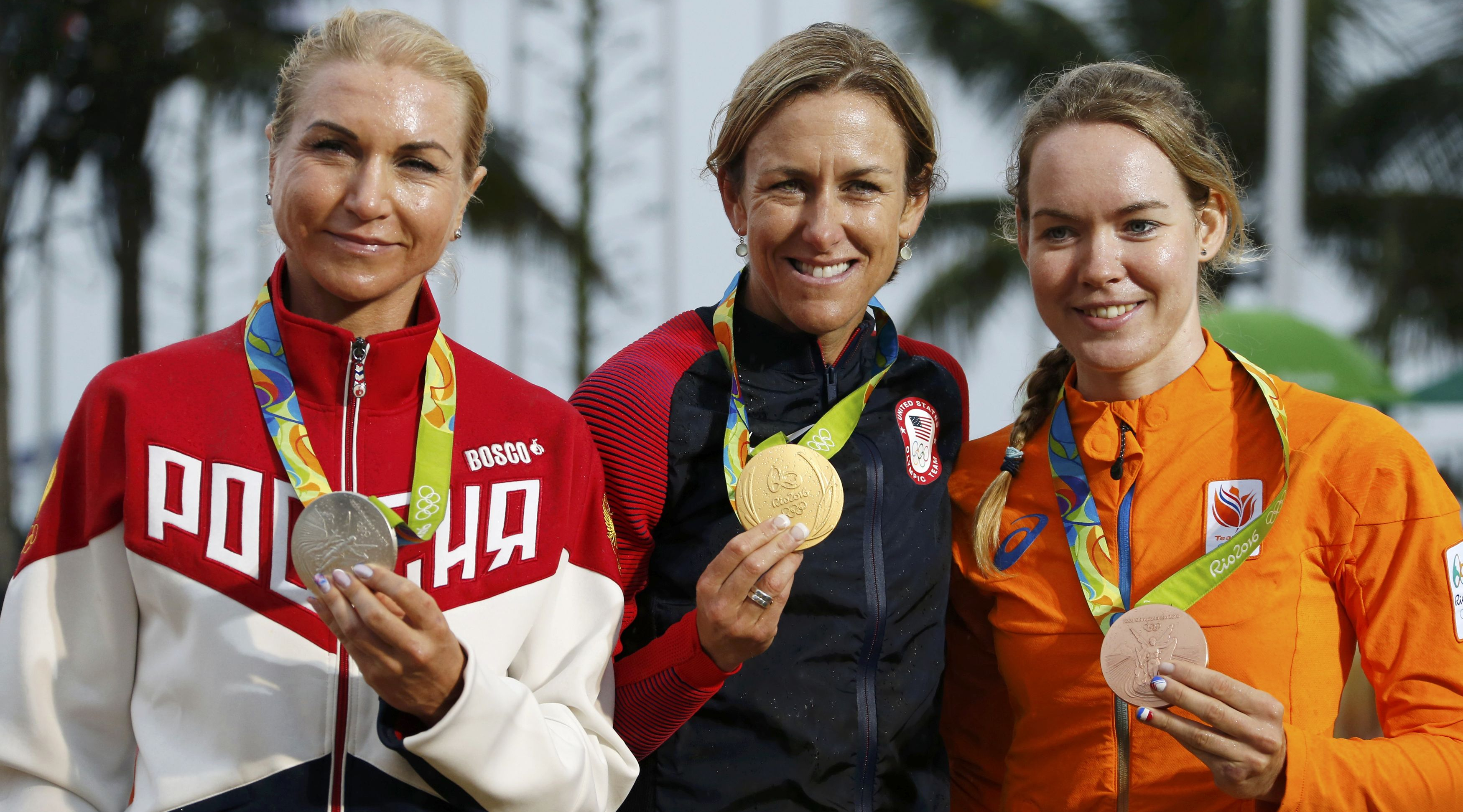 Российская велогонщица Забелинская завоевала серебро Олимпиады