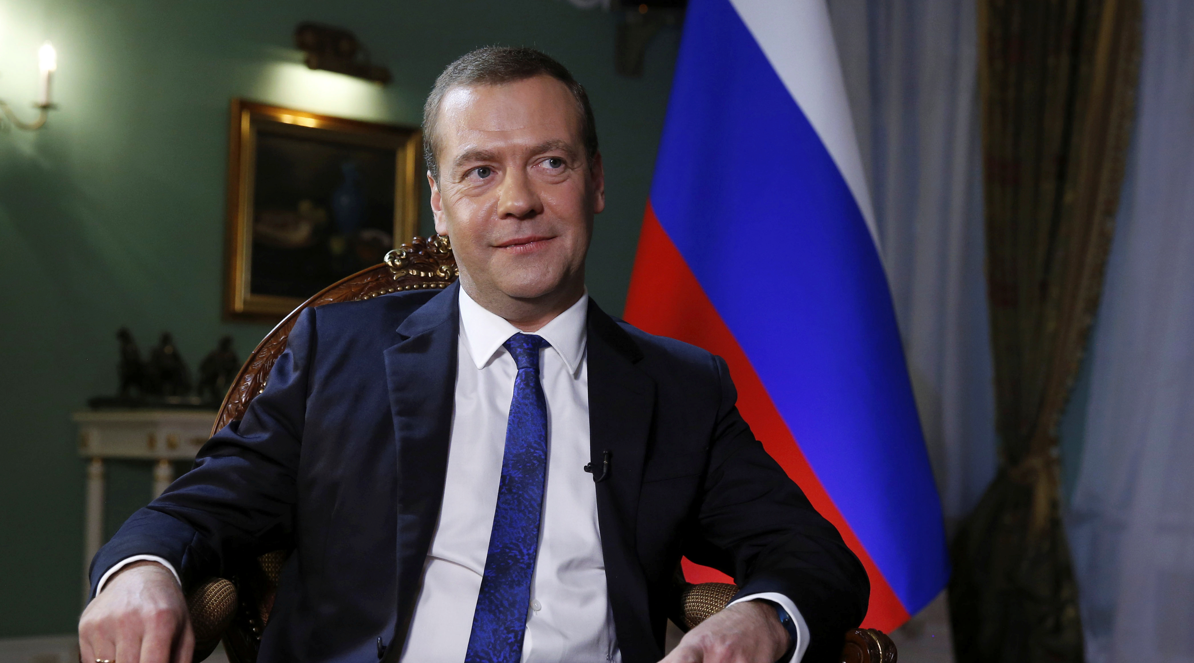 Медведев назвал причину падения отношений с США 