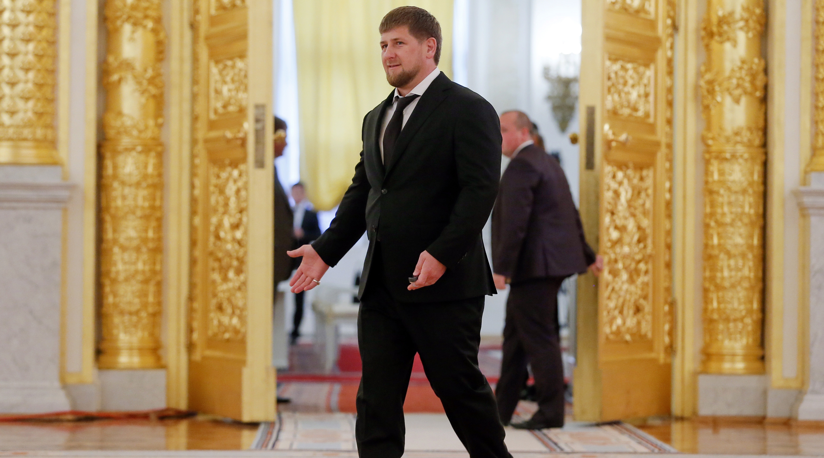 Кадыров отказался от взятки в чемодан долларов