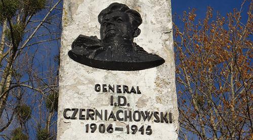 Поляки предлагают России купить снесенный барельеф генерала Черняховского