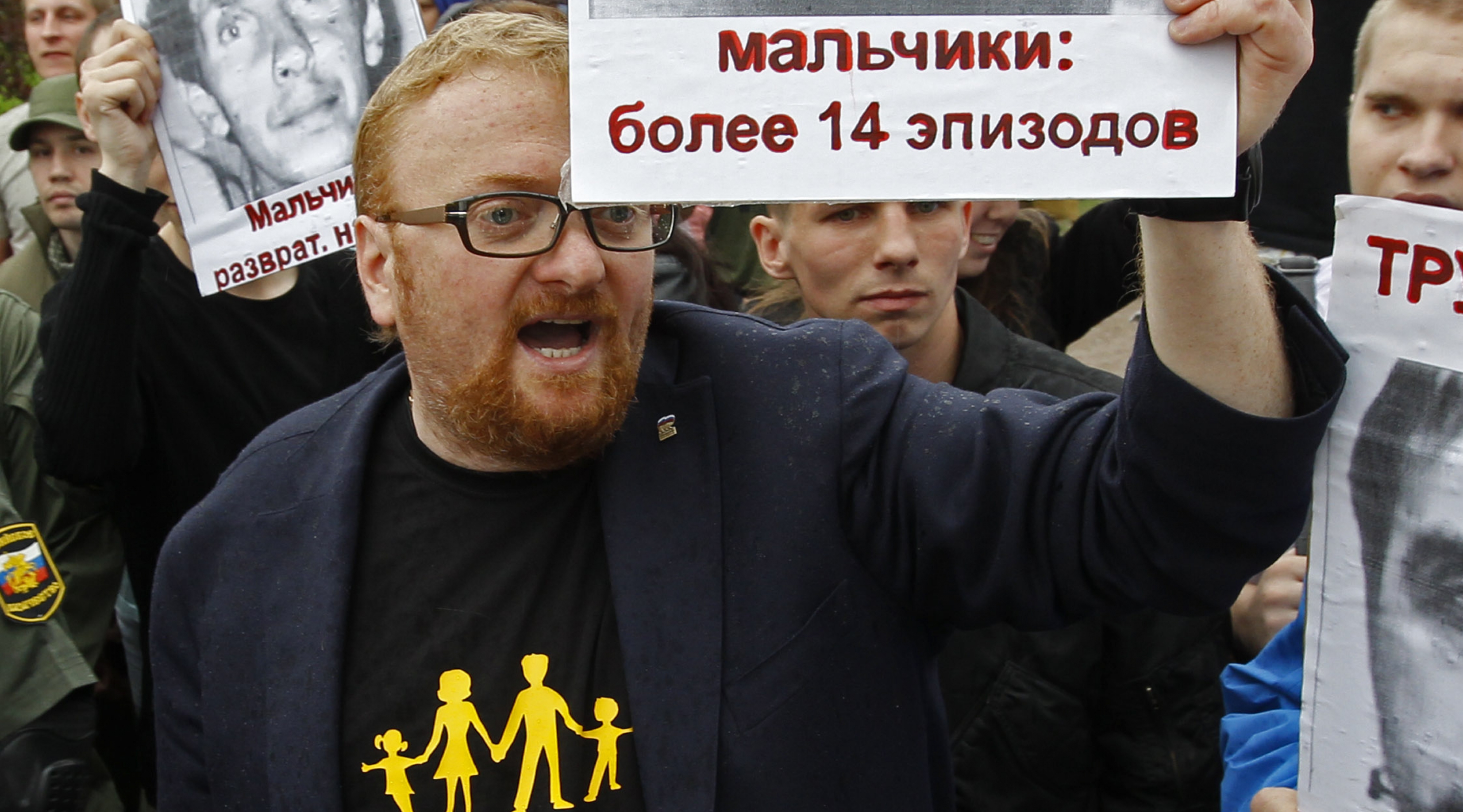 геи побили милонова Вдоль стен, геи побили милонова прошел
