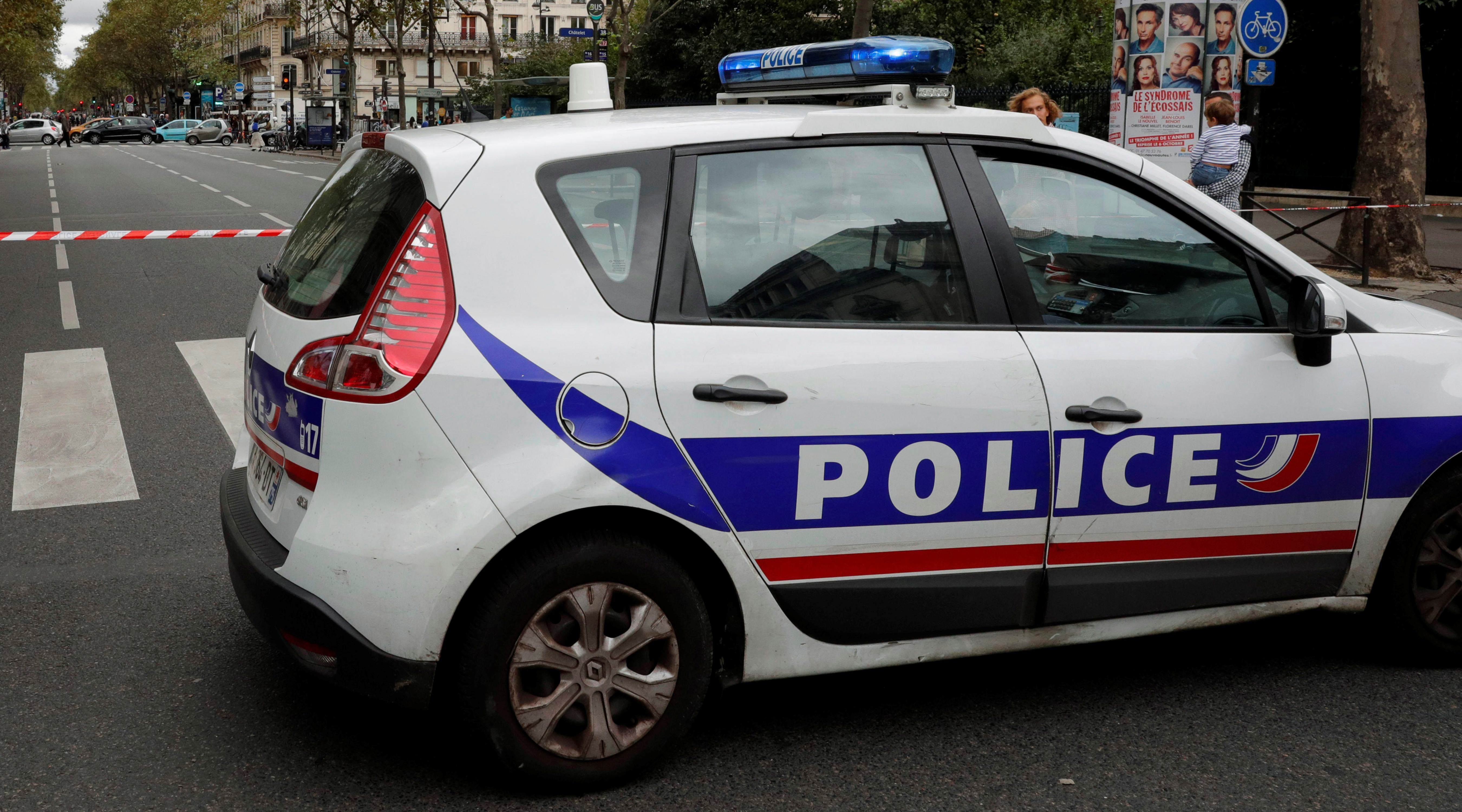 Около 500 полицейских устроили акцию протеста в Париже