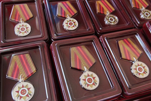 100 ветеранам в США вручены российские юбилейные медали «70 лет Победы» 100 ветеранам в США вручены российские юбилейные медали «70 лет Победы»