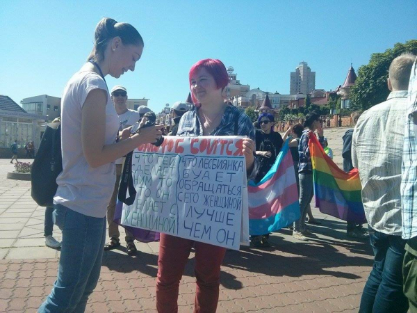 Активисты «Правого сектора» напали на участников гей-парада в Киеве Активисты «Правого сектора» напали на участников гей-парада в Киеве