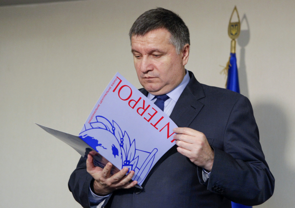 Аваков заявил, что без него и Яценюка коалиция «распадется», а гривна «упадет» Аваков заявил, что без него и Яценюка коалиция «распадется», а гривна «упадет»