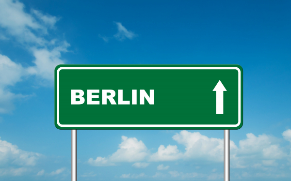 Берлин надо брать изнутри. Есть ли стратегия мягкого "захвата" Германии? 