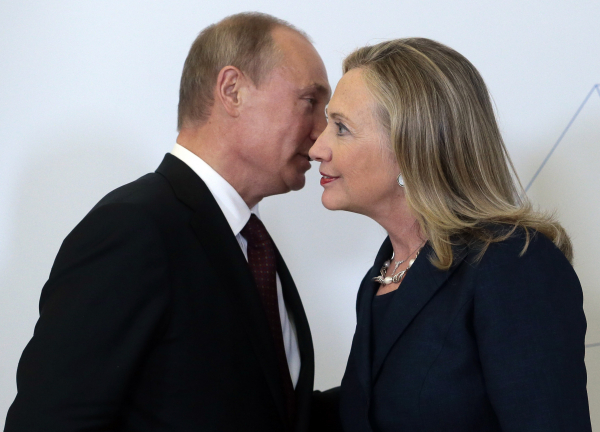 Демократы обвиняют ФБР в связях с Кремлем из-за расследования по делу Клинтон