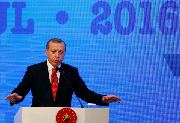 Эрдоган призвал жителей Турции менять доллары на лиры