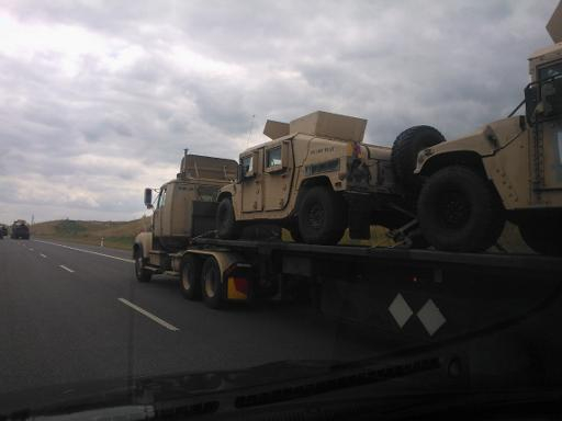 Колонна американской военной техники вошла на Украину Колонна американской военной техники вошла на Украину