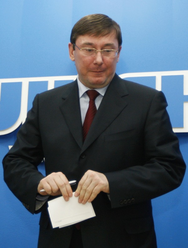 Луценко: Пока российские танки на территории Украины – чёрная редька, а не возврат денег Луценко: Пока российские танки на территории Украины – чёрная редька, а не возврат денег