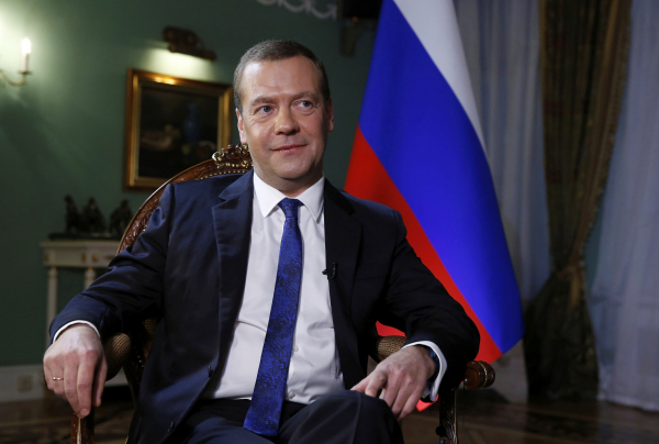 Медведев назвал причину падения отношений с США "ниже плинтуса"