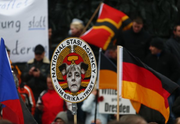 "Меркель - в Сибирь! Путина - в Берлин!": неожиданные лозунги в Дрездене