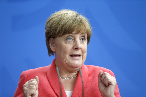 Санкции с РФ будут сняты, когда Киев возвратит контроль над границей, — Меркель