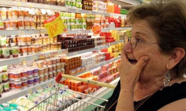 Поляки массово скупают российские продукты Поляки массово скупают российские продукты