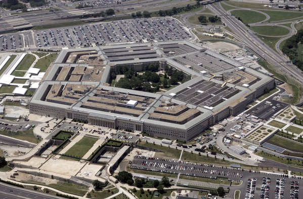 Помощник министра обороны США уволен за "неподобающее поведение" Помощник министра обороны США уволен за "неподобающее поведение"