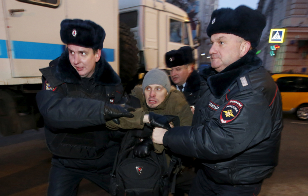 Путин: народ поддерживает репрессивные меры МВД, если они - в интересах общества Путин: народ поддерживает репрессивные меры МВД, если они - в интересах общества