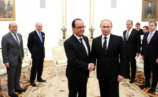 Путин заявил о готовности сотрудничать с Францией в борьбе с "общим злом" Путин заявил о готовности сотрудничать с Францией в борьбе с "общим злом"