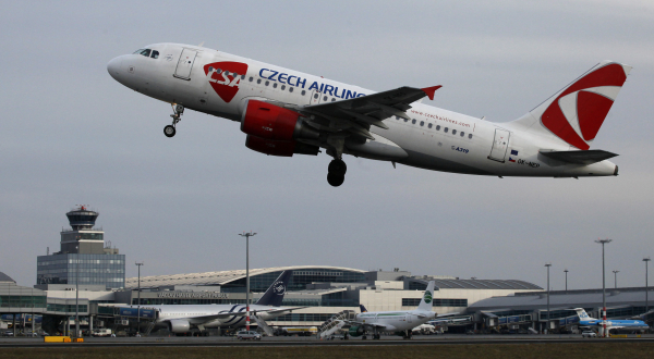 Самолет Czech Airlines экстренно приземлился из-за отказа двигателя Самолет Czech Airlines экстренно приземлился из-за отказа двигателя