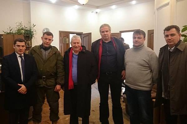 Tagesspiegel: Киев обиделся на немецких депутатов за поездку в Донбасс Tagesspiegel: Киев обиделся на немецких депутатов за поездку в Донбасс