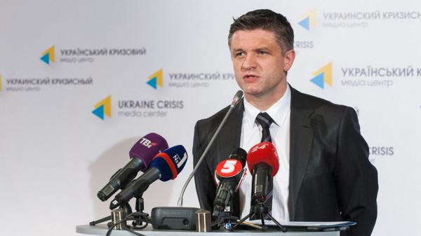 Украина просит ЕС платить зарплаты украинским госслужащим Украина просит ЕС платить зарплаты украинским госслужащим