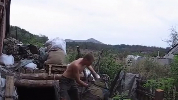 Украинские силовики атаковали ополченцев из огромной рогатки