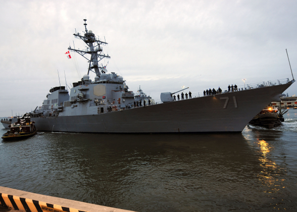 Десантный корабль ВМС США вошел в акваторию Черного моря