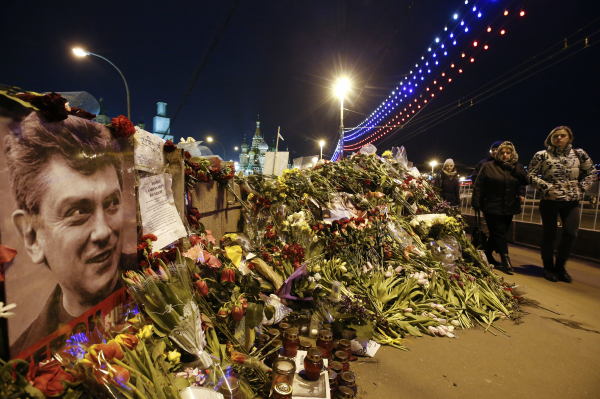 В Мосгордуме отказались установить мемориал на месте убийства Немцова В Мосгордуме отказались установить мемориал на месте убийства Немцова