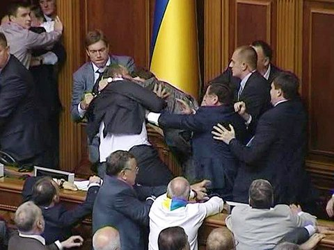 В Верховной Раде Украины возникла потасовка из-за "Правого сектора" В Верховной Раде Украины возникла потасовка из-за "Правого сектора"