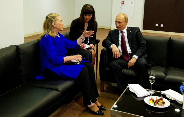 WikiLeaks: Клинтон хвасталась тем, что Путин водил её в "личное тайное святилище"