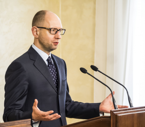 Яценюк назвал Украину "государством-победителем" во Второй мировой войне Яценюк назвал Украину "государством-победителем" во Второй мировой войне