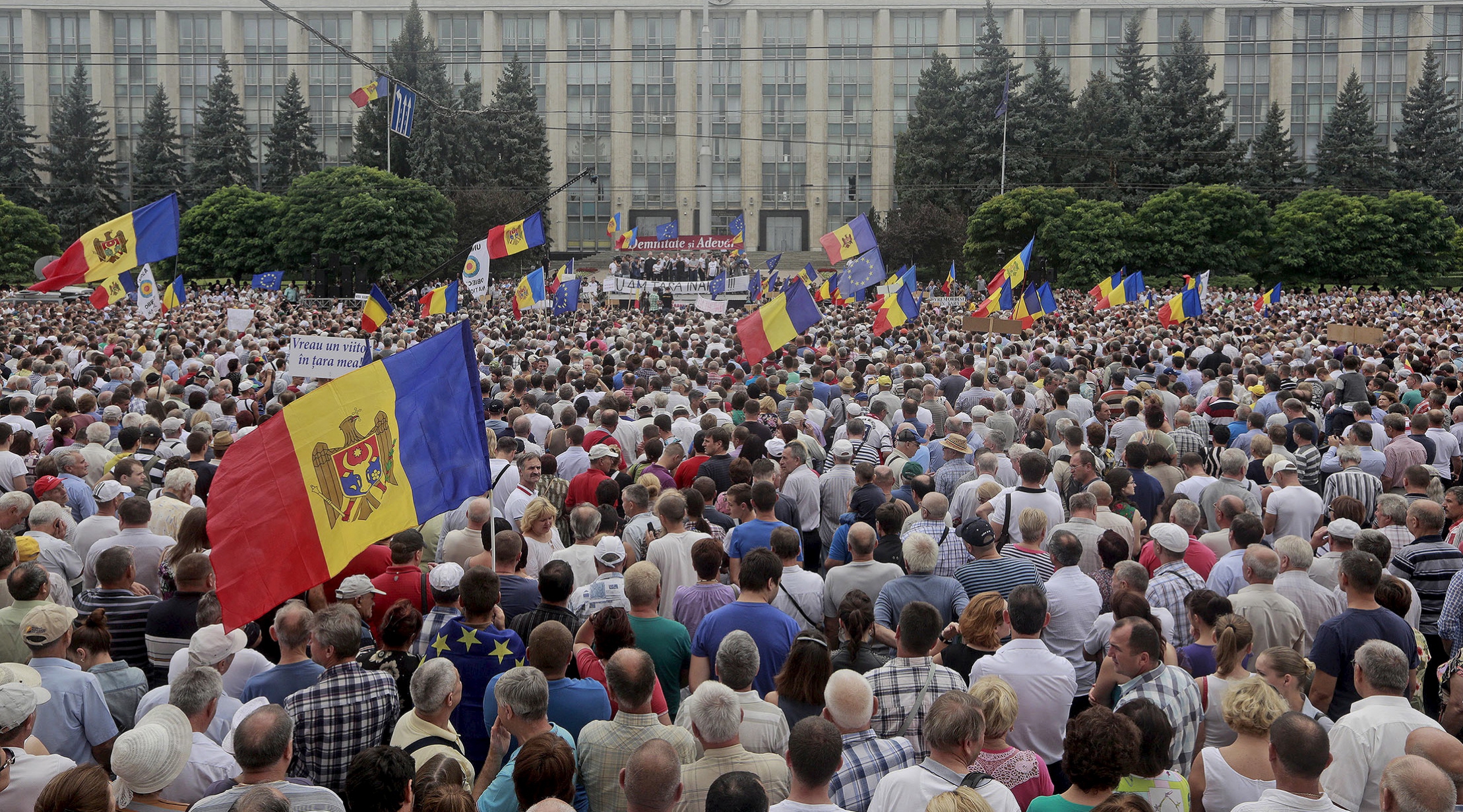 В молдавии началось. Протесты в Молдове. Кишинев протесты. Митинги в Молдавии. Митинг в Кишиневе.