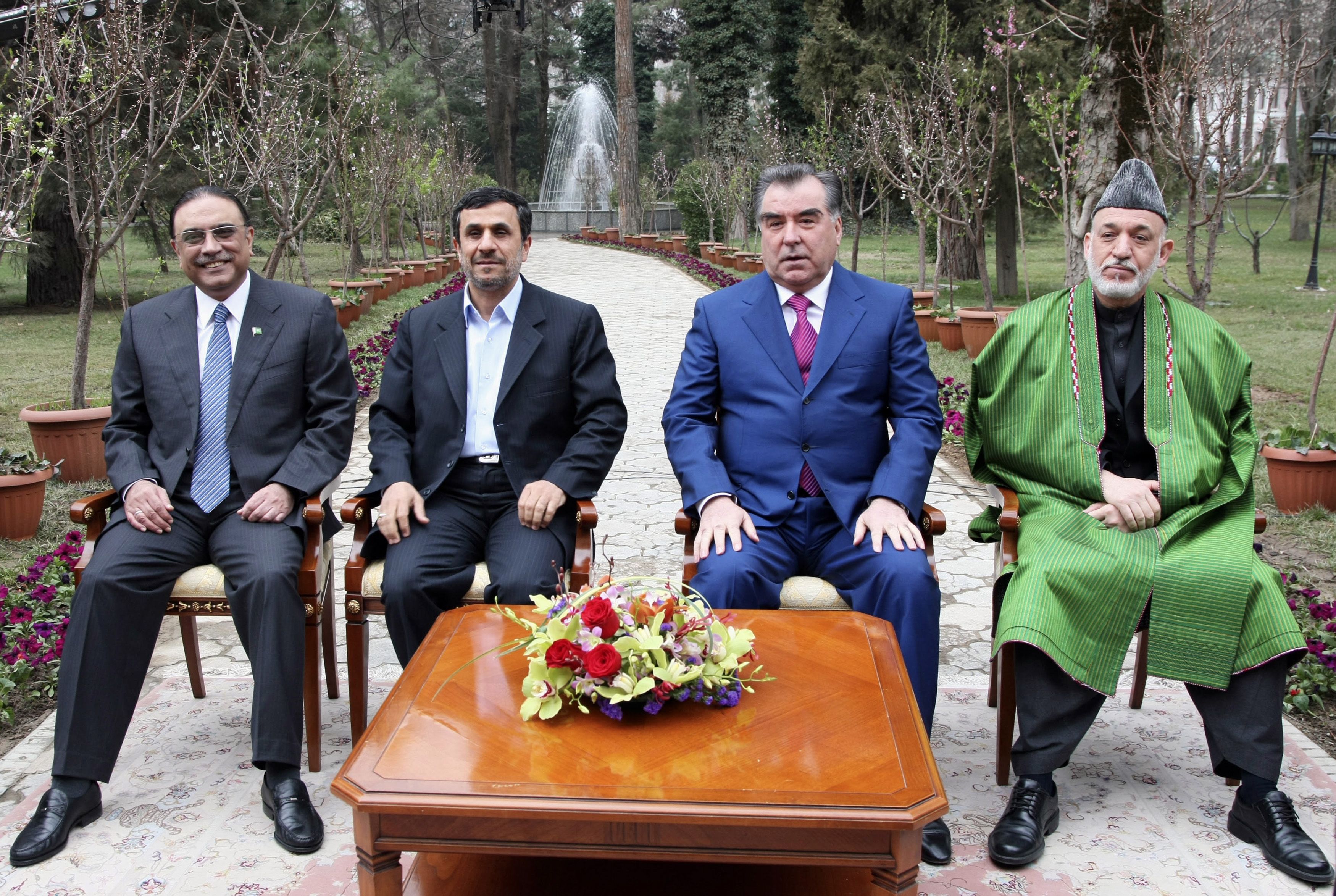 Иранская таджикская. Иран Иран и Афганистан и Таджикистан. Эмомали Рахмон и Хамид Карзай.