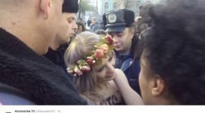 Активистки Femen голой грудью встали на защиту прав ЛГБТ около Верховной Рады