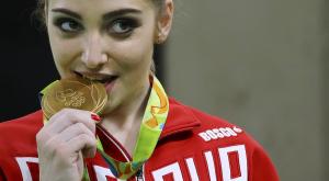 Алия Мустафина выиграла золото Олимпиады для России