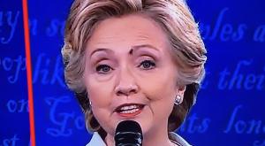 Американцы отдали победу в теледебатах мухе, севшей на лицо Клинтон
