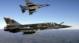 Франция наносит яростные авиаудары по сирийской Ракке - центру управления боевиков