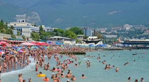 ФСБ сообщила о притоке украинских туристов в Крым