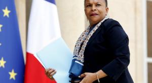 Глава Минюста Франции не хочет лишать террористов гражданства и подала в отставку