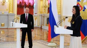 "У нас отобрали мечту": Исинбаева расплакалась на встрече с Путиным 