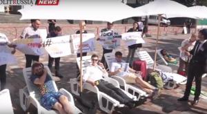 Киевляне устроили "курорт" около Верховной рады, требуя отмены каникул нардепов