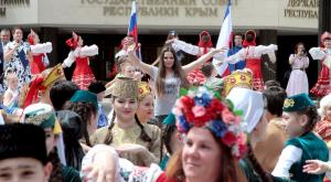 «Мы едины» - в Симферополе в честь Дня России прошел танцевальный флешмоб 