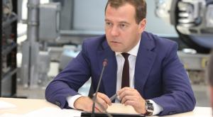 Медведев подверг критике состояние российских дорог
