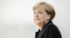 Меркель просит Россию положить конец "ужасному преступлению" в Сирии