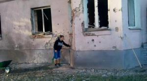 Одна женщина погибла и десятки домов разрушены после артобстрела Донецка