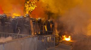 Около 40 человек пострадали при разгоне митинга в Черногории