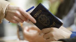 "Патриотическая позиция" - русский текст в украинских паспортах заменят английским
