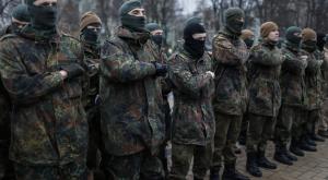 Порошенко отказал в гражданстве Украины российским неонацистам, входящим в "Азов"