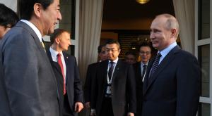 Премьер-министр Японии назвал встречу с Путиным "драгоценным шансом"