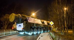 Ракетные войска отработали ночную переброску комплексов "Тополь-М"