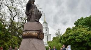 "Символ сопротивления" - Порошенко открыл памятник Мазепе в Полтаве